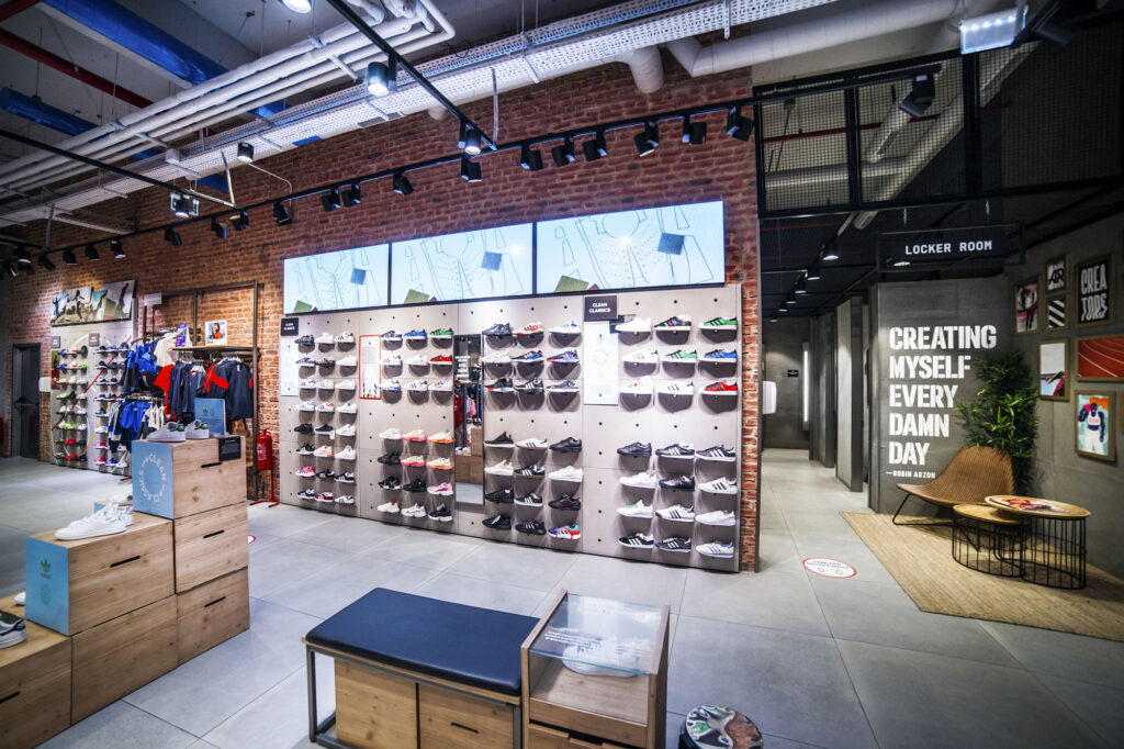 Adidas Duvar Paneli Uygulaması