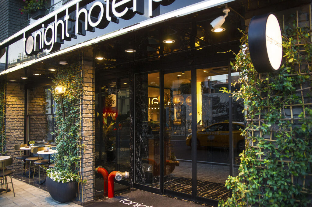 Tonight Port Hotel Duvar Paneli Uygulaması.