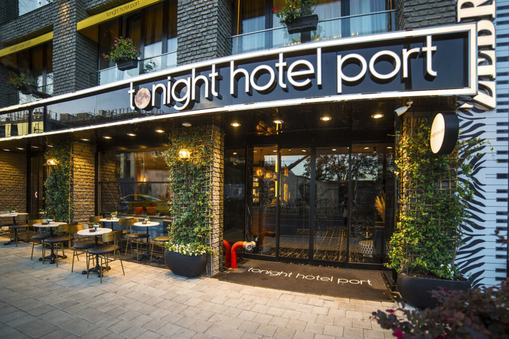 Tonight Port Hotel Duvar Paneli Uygulaması.