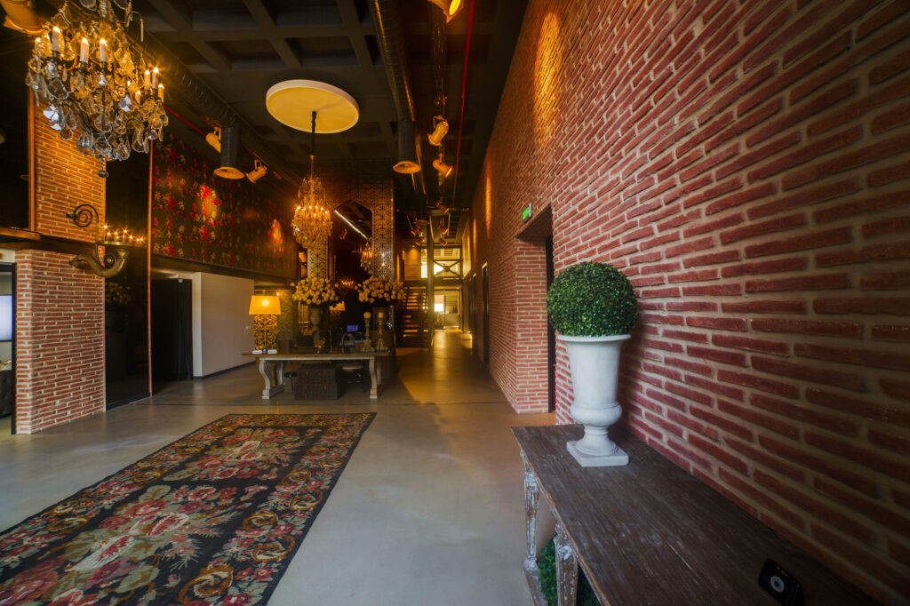 Figür Tourism HQ Duvar Paneli Uygulaması.