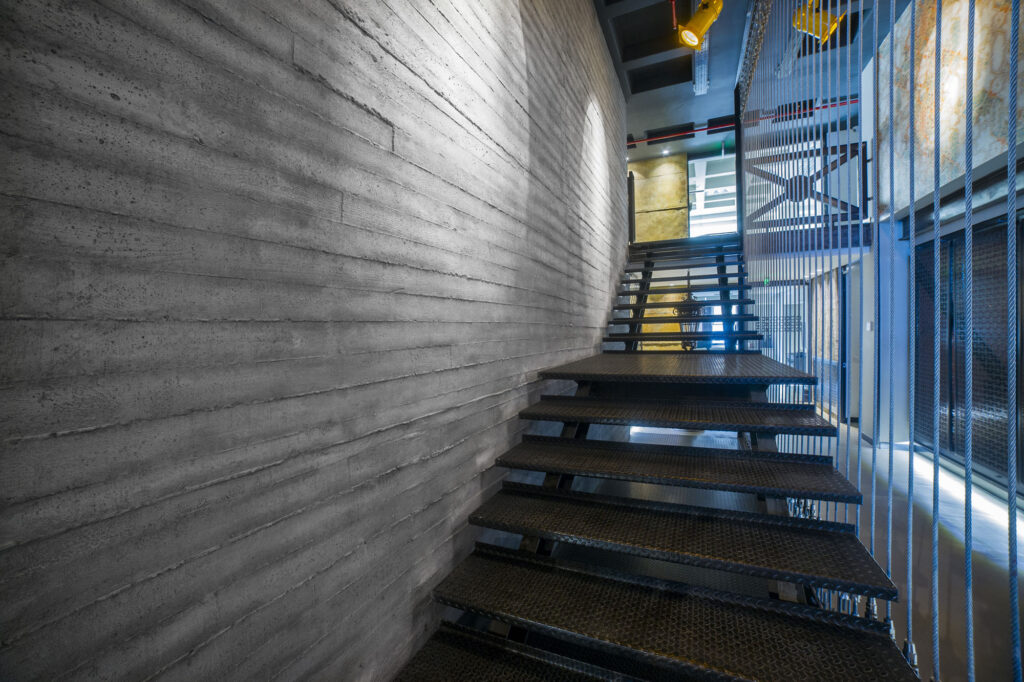 Figür Tourism HQ Duvar Paneli Uygulaması.