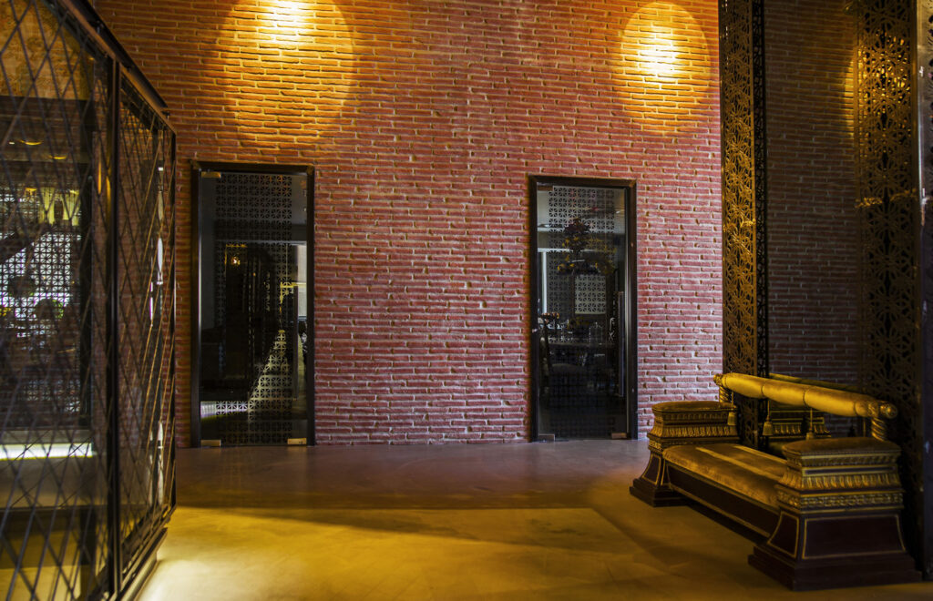 Figür Tourism HQ Duvar Paneli Uygulaması.