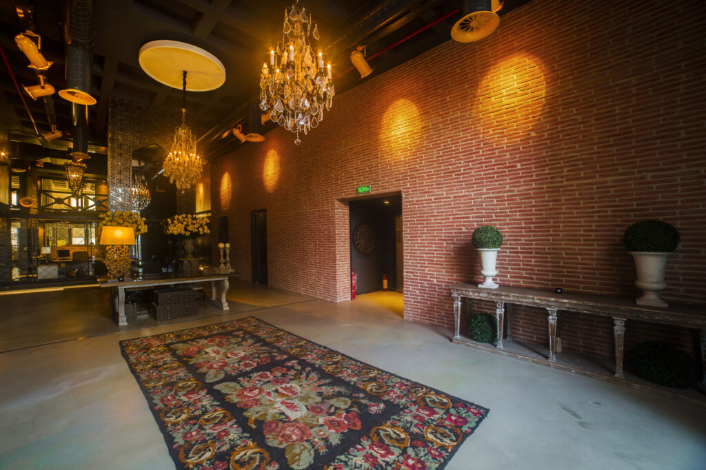 Figür Tourism HQ Duvar Paneli Uygulaması.