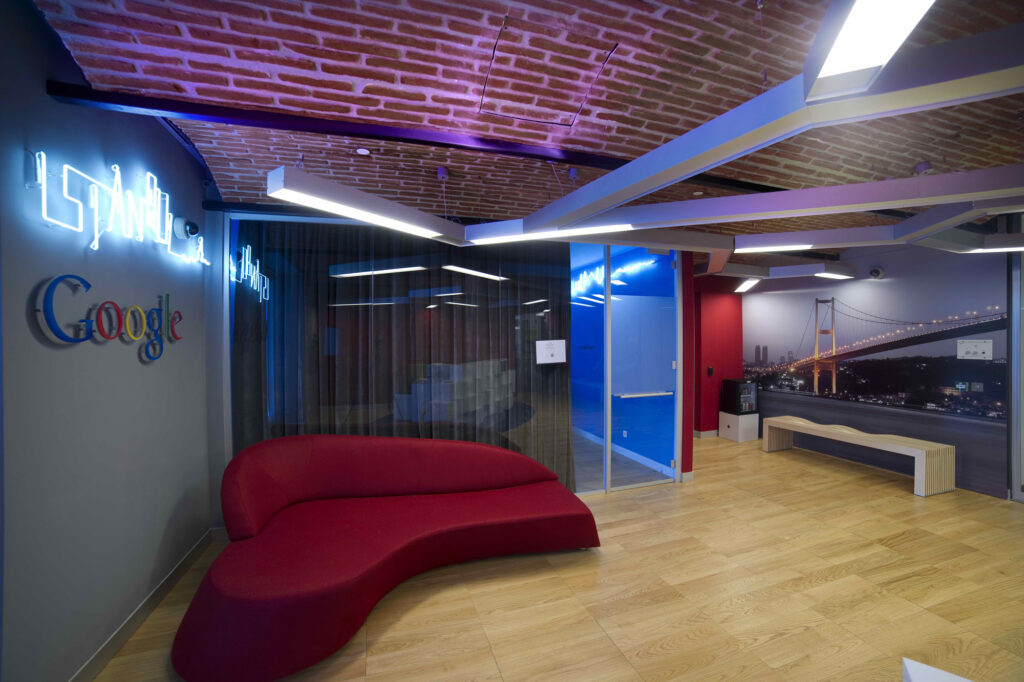 Google Türkiye Ofisi Duvar Paneli Uygulaması