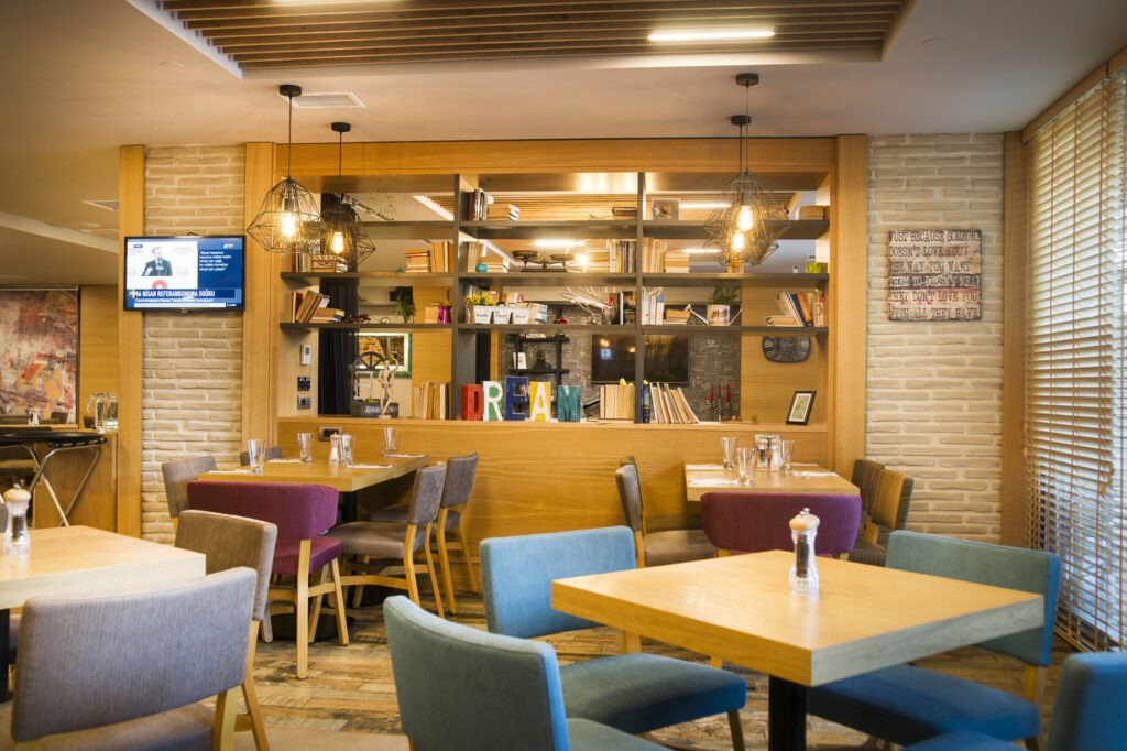 Wall Panel application in Holiday Inn Hotel