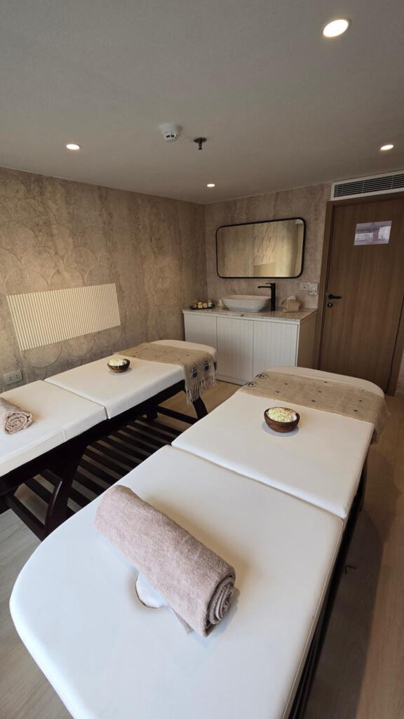 Le Fayan II Cruise Ship Duvar Paneli Uygulaması.