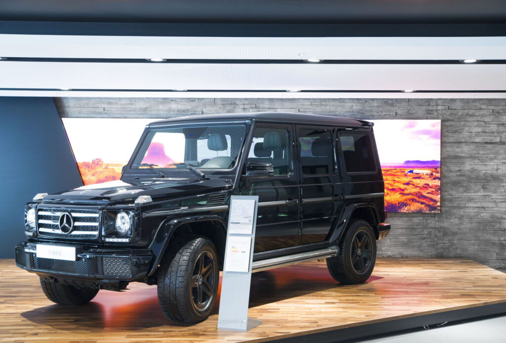 Mercedes Benz Duvar Paneli Uygulaması.