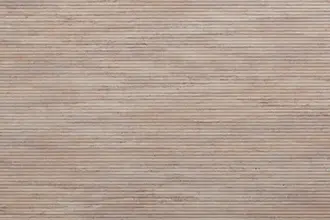 Artstone | Aerona Travertine Noce MBT102 dekoratif duvar paneli, noce tonlu traverten dokusu ve oluklu yüzey formuyla iç mekânlarda modern, hareketli ve derinlikli yüzeyler oluşturur.