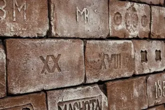 Artstone | Heritage XVIII Rojo 542 Section brick wall panel