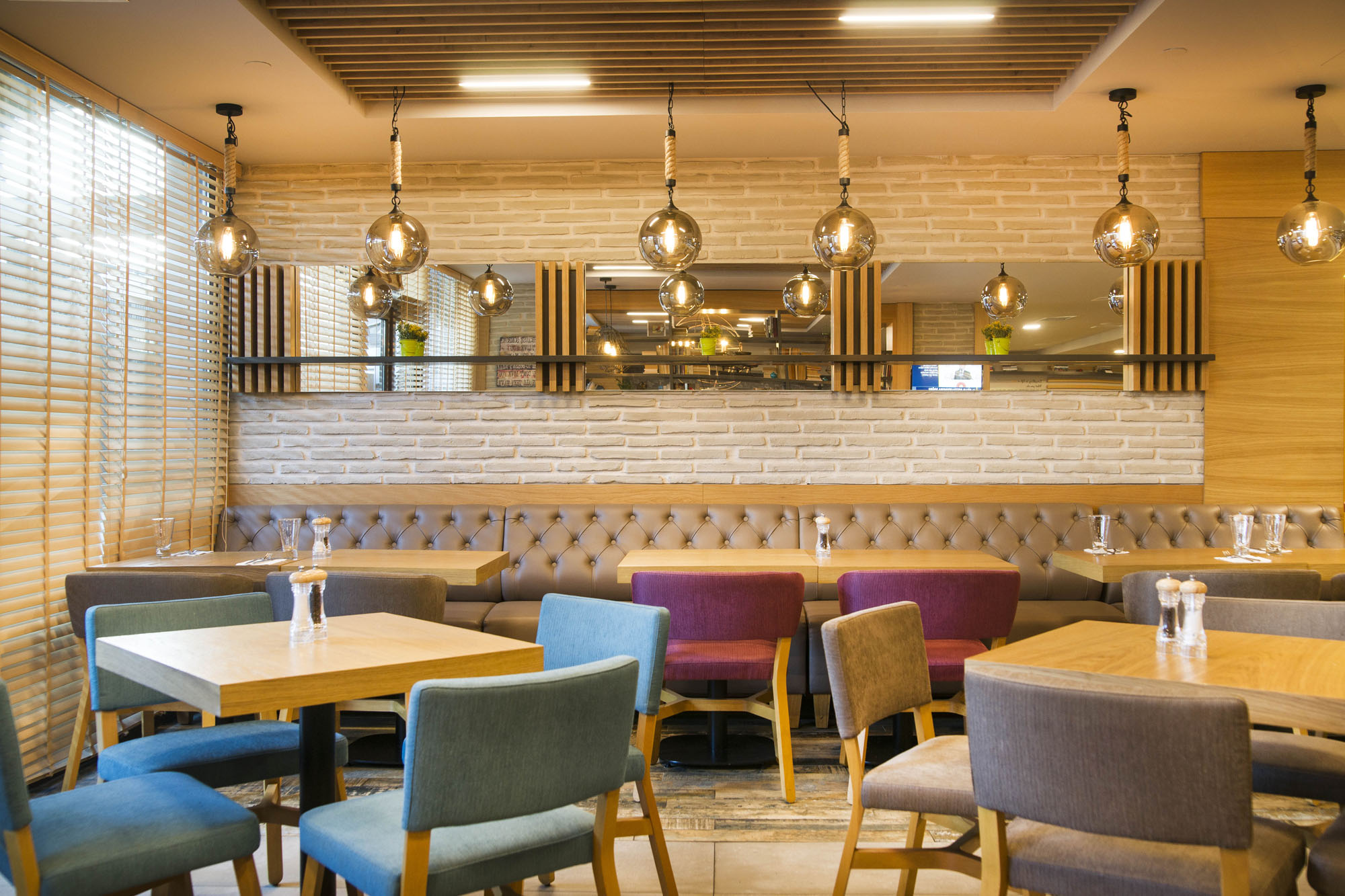 Artstone | Holiday Inn Hotel
