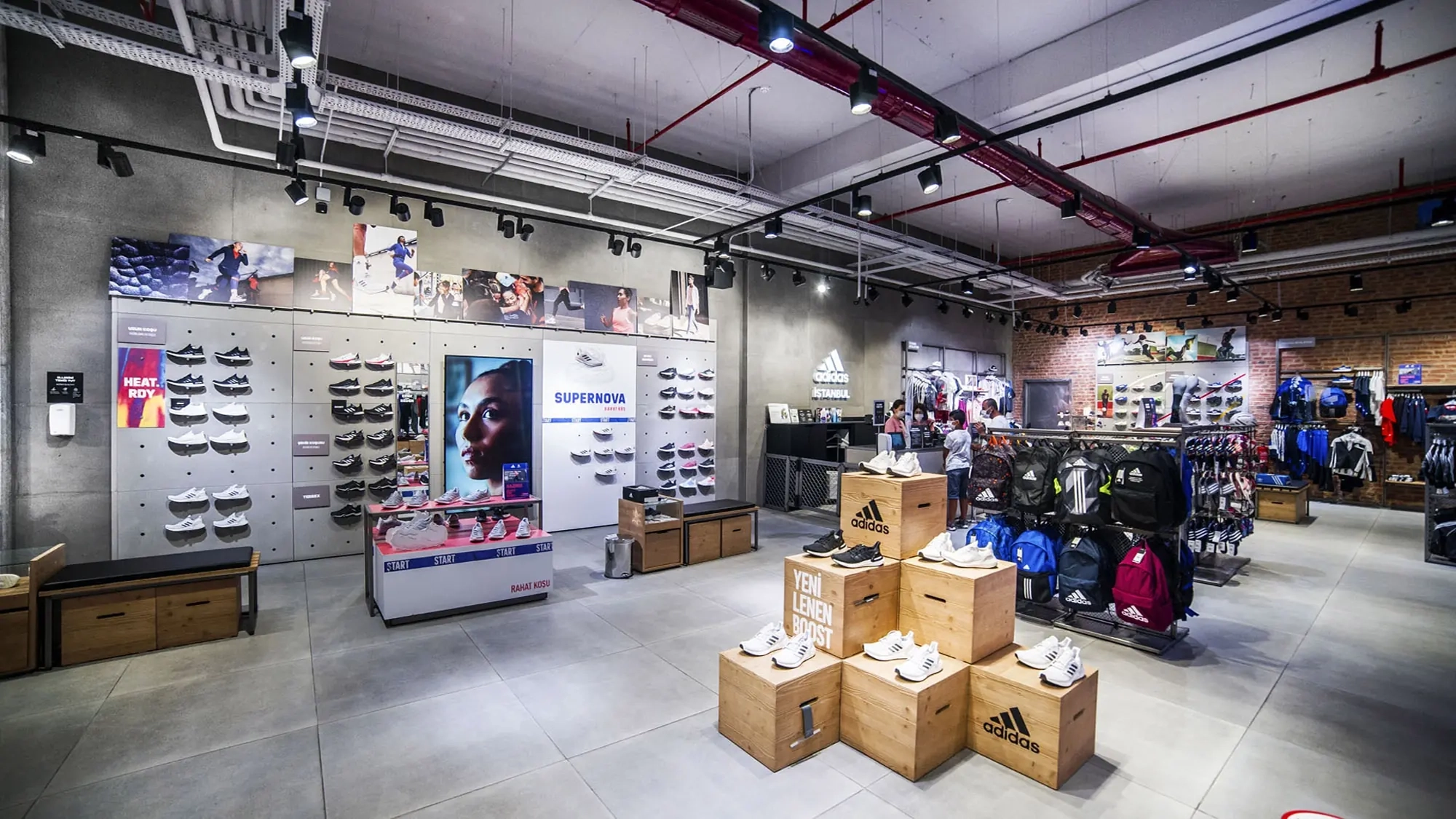 Artstone | Adidas mağazasında Phlox dekoratif duvar paneli uygulaması