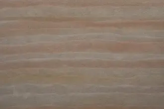 Artstone | 3D yüzey etkisine sahip Rammed panel, iri dokusu sayesinde duvarlarda güçlü gölge geçişleri ve mimari derinlik oluşturur.