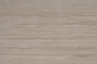 Artstone | Halycon Travertine Vesta Natura MBT148 dekoratif duvar paneli, traverten dokusu ve dikey çizgisel formuyla iç mekânlarda sıcak, zarif ve derinlikli yüzeyler oluşturur.