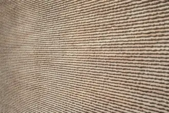 Artstone | Libree Travertine Noce Section MBT202-3 dekoratif duvar paneli, noce tonlu traverten dokusu ve kesitli formuyla iç mekânlarda sıcak, doğal yüzeyler oluşturur.