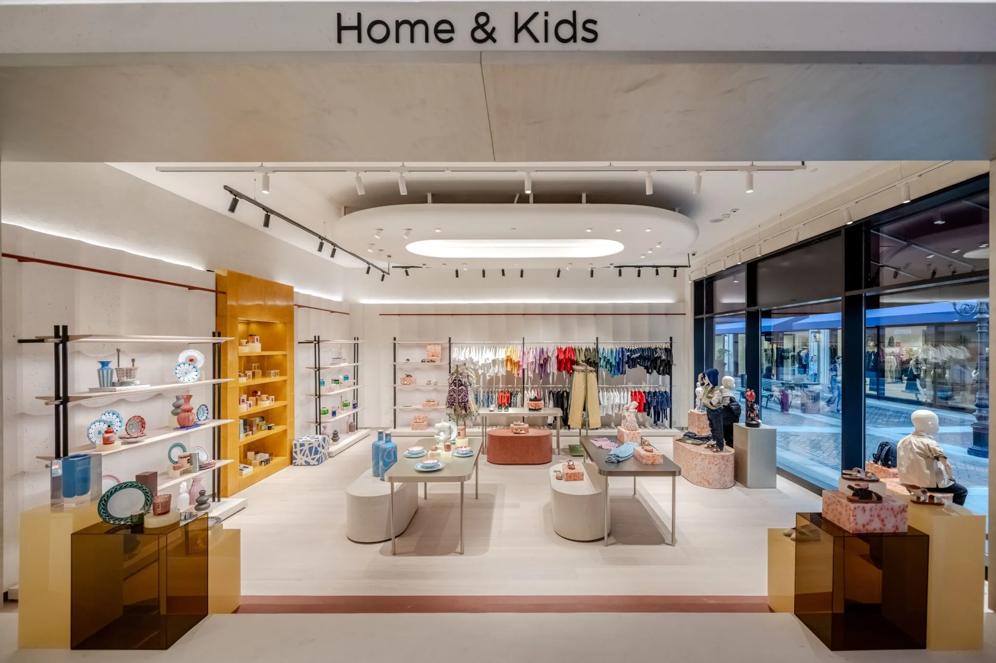 Artstone | Beymen mağaza tasarımında Arch, Phlox, Sillyon Travertine ve Rammed yüzeyleri
