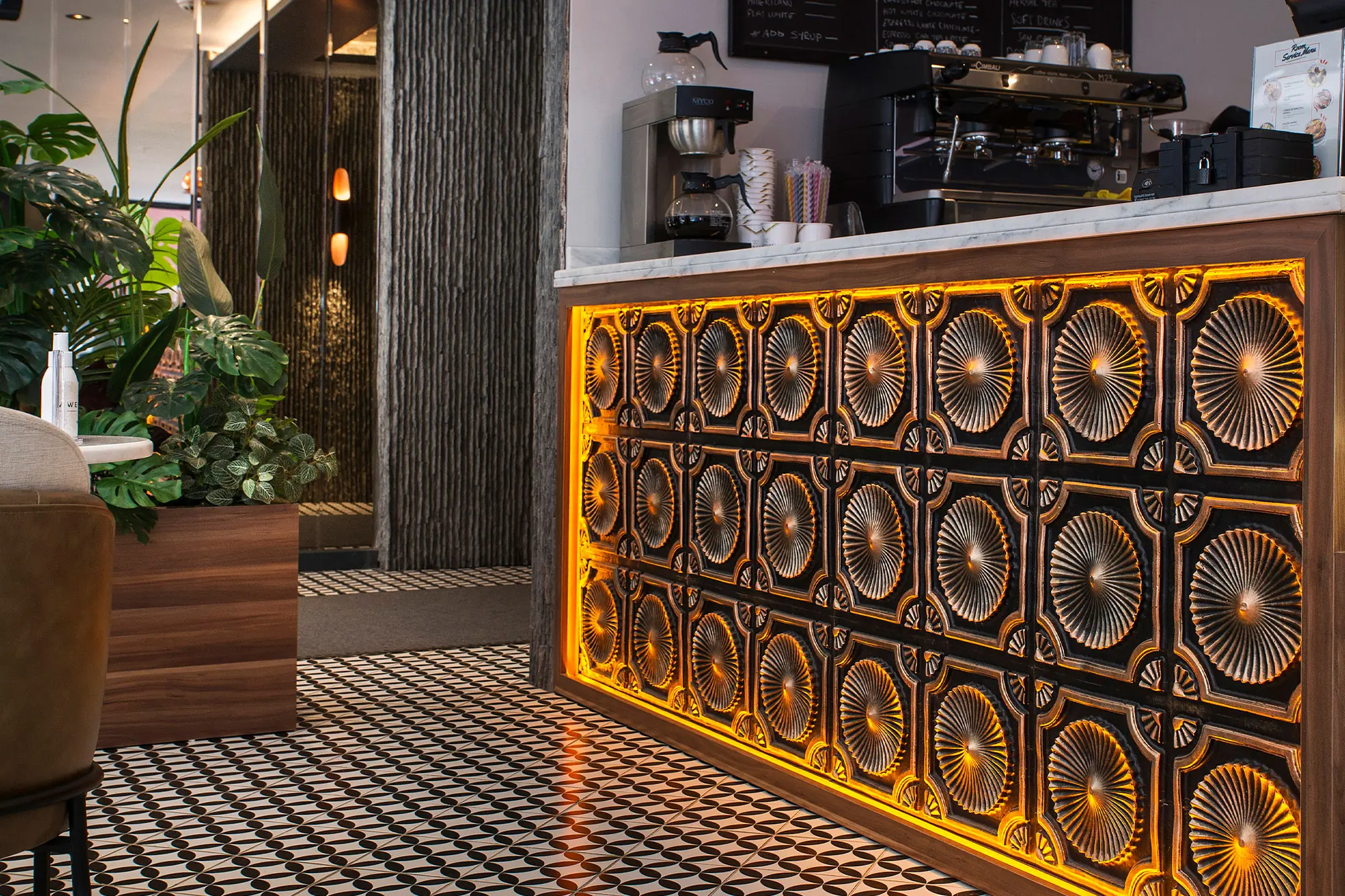 Artstone | Weingard Hotel Duvar Paneli Uygulaması.