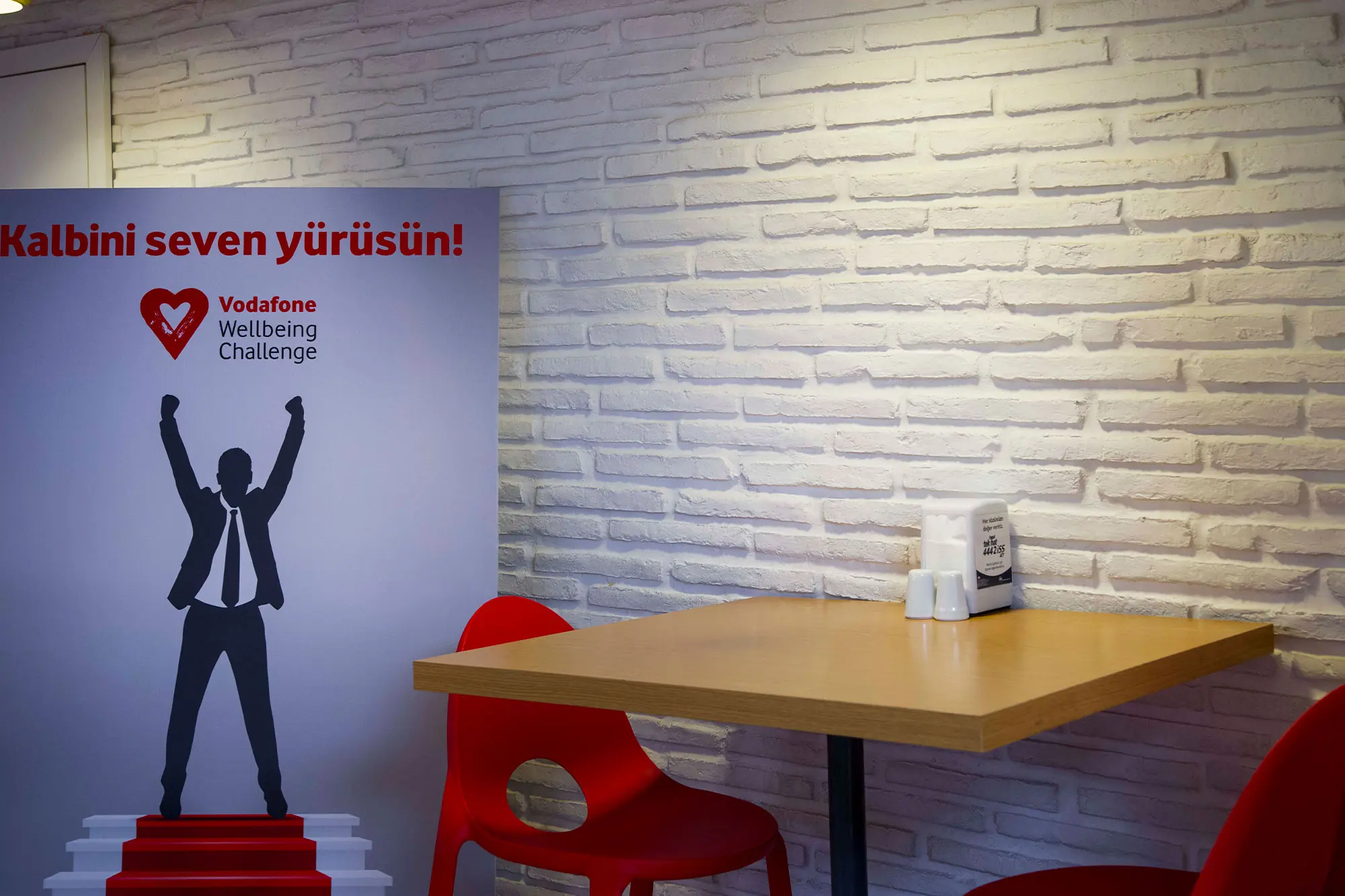 Artstone | Vodafone Türkiye Duvar Paneli Uygulaması.
