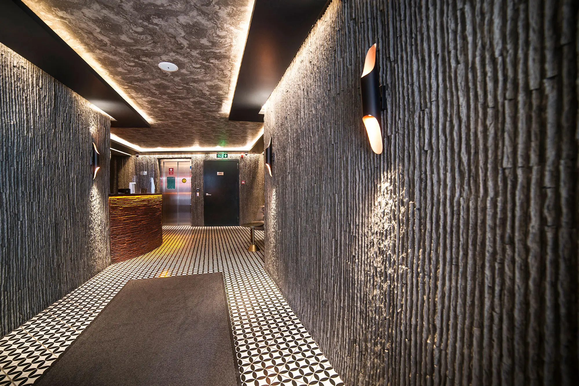Artstone | Weingard Hotel Duvar Paneli Uygulaması.