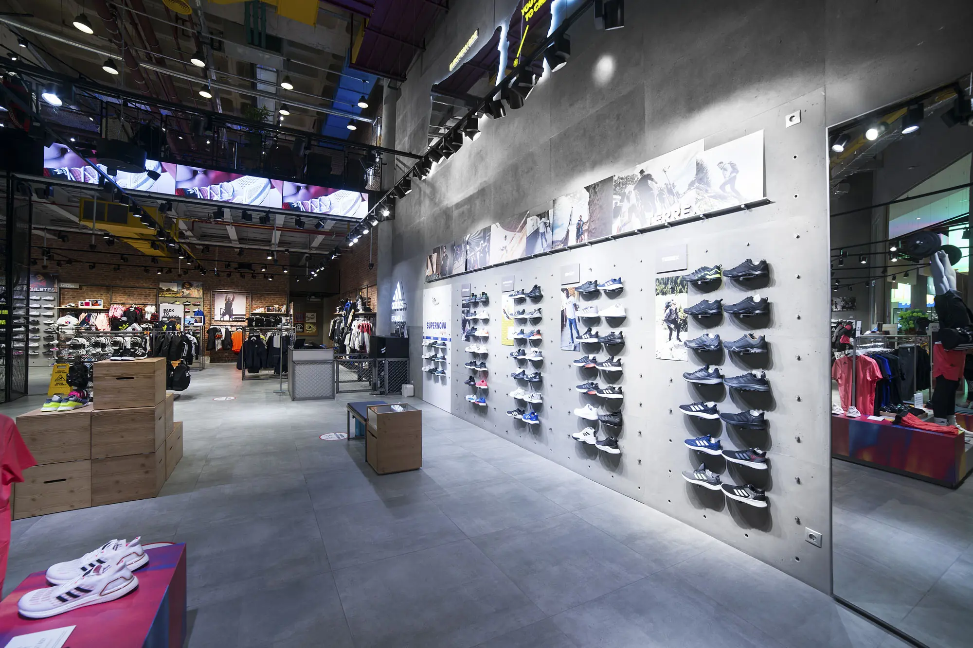 Artstone | Adidas Duvar Paneli Uygulaması