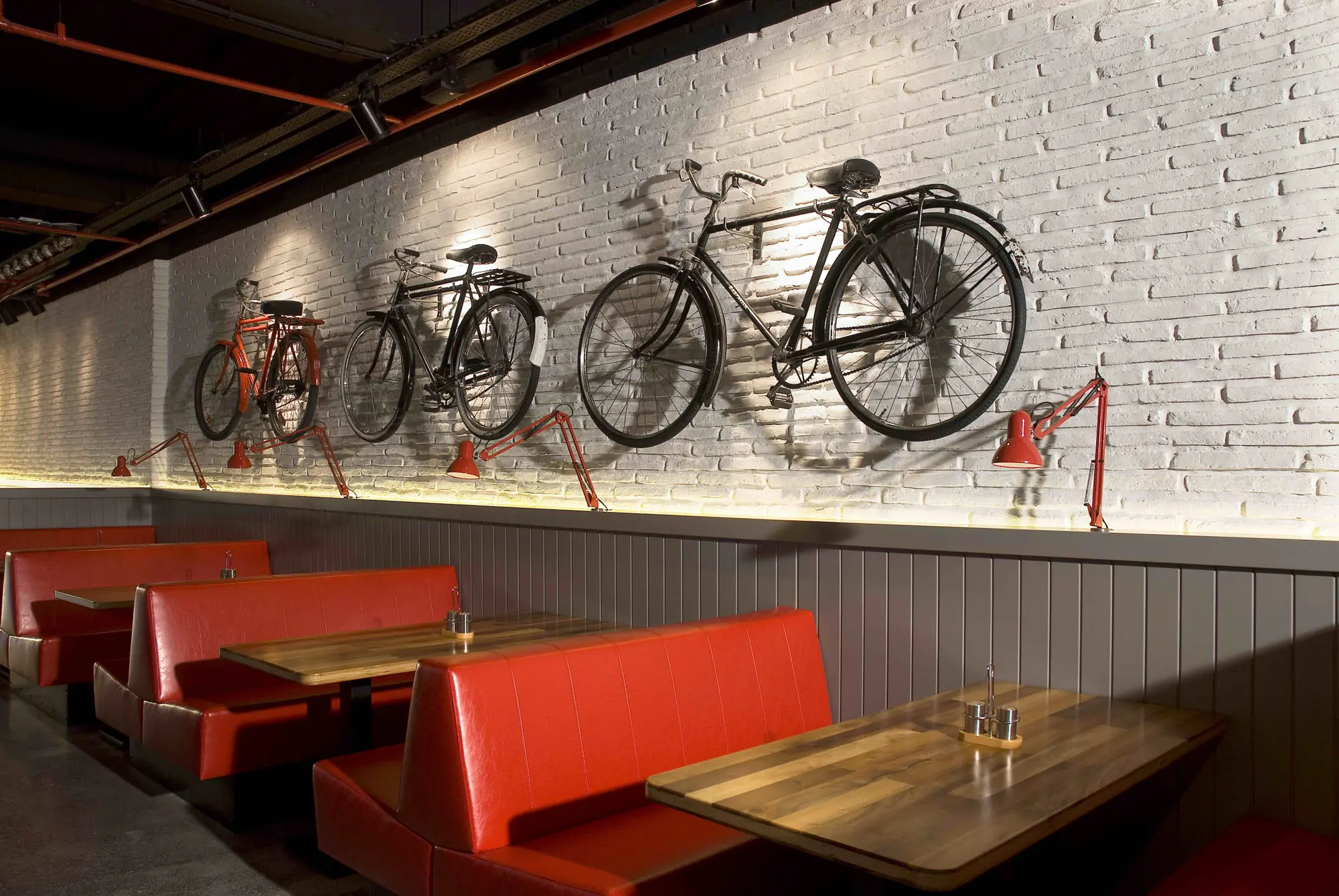 Artstone | Brasserie Polonez Duvar Paneli Uygulaması.