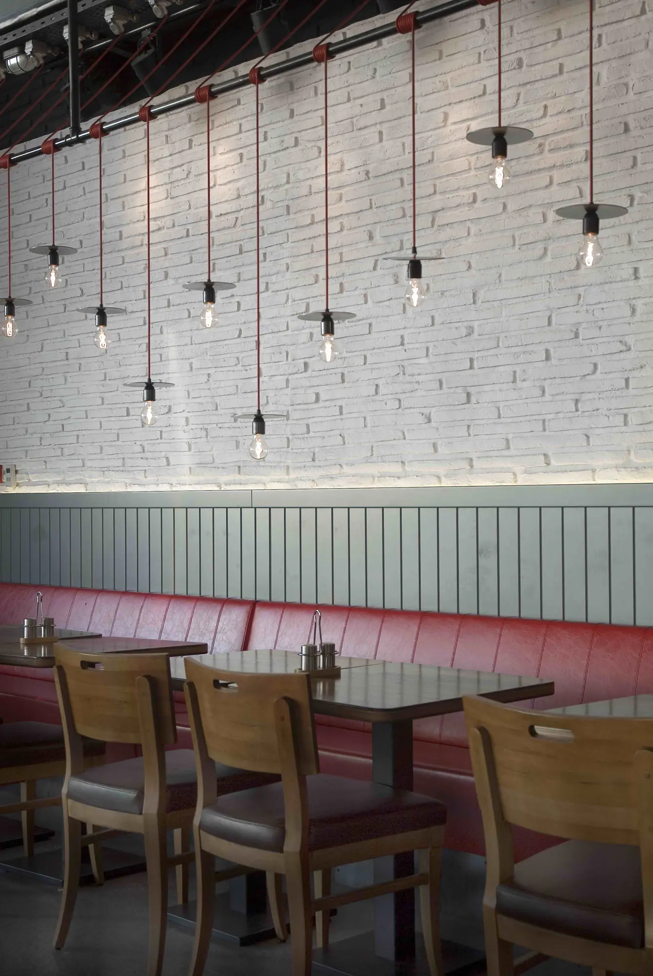 Artstone | Brasserie Polonez Duvar Paneli Uygulaması.