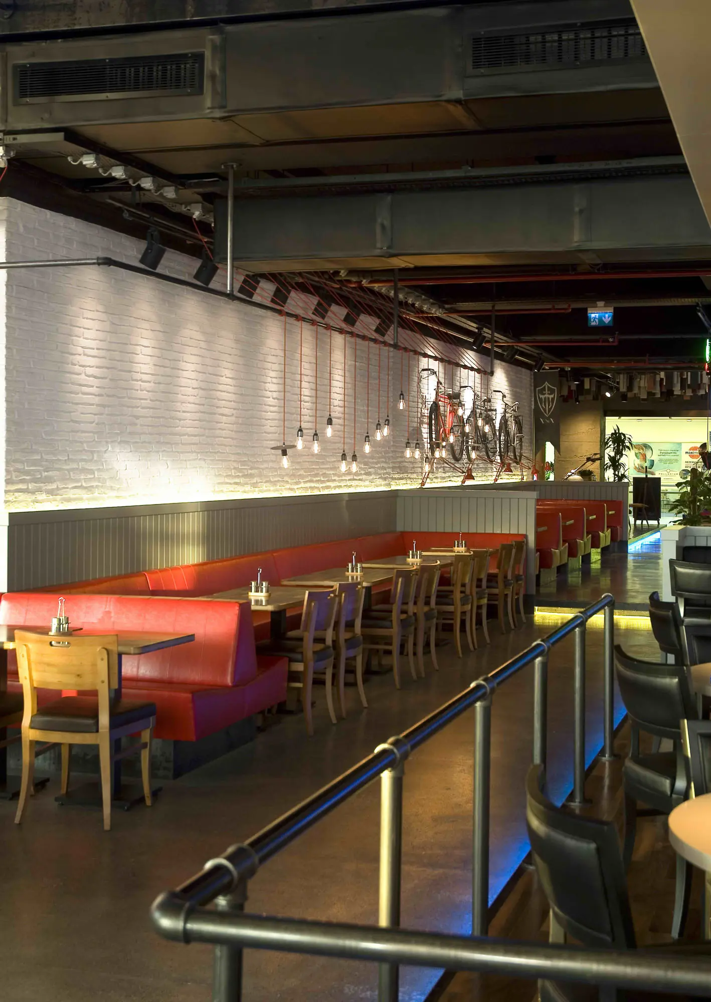 Artstone | Brasserie Polonez Duvar Paneli Uygulaması.