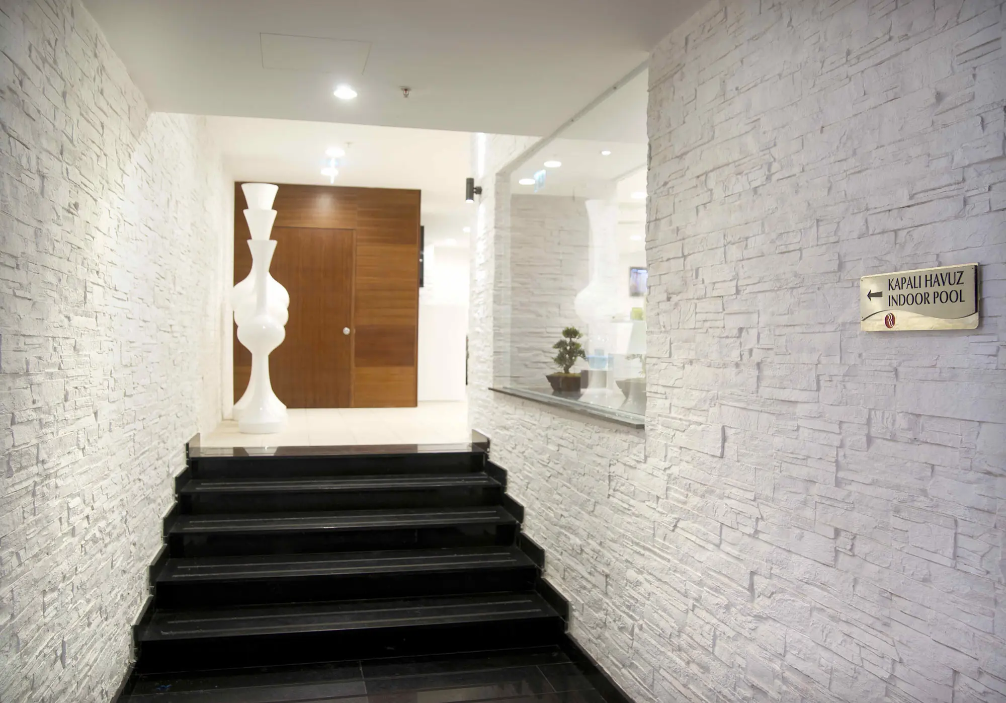Artstone | Ramada Hotel Duvar Paneli Uygulaması.