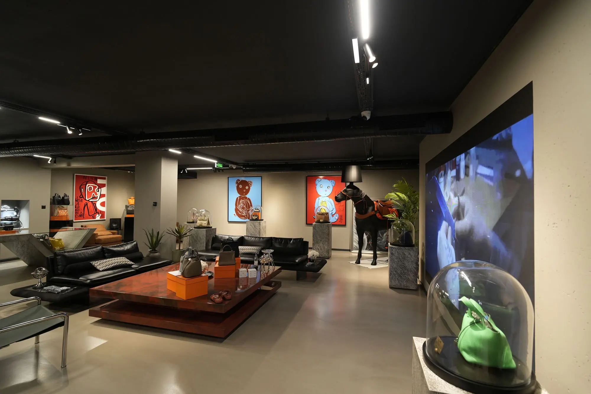 Artstone | Ersan Diamond Showroom Duvar Paneli Uygulaması.