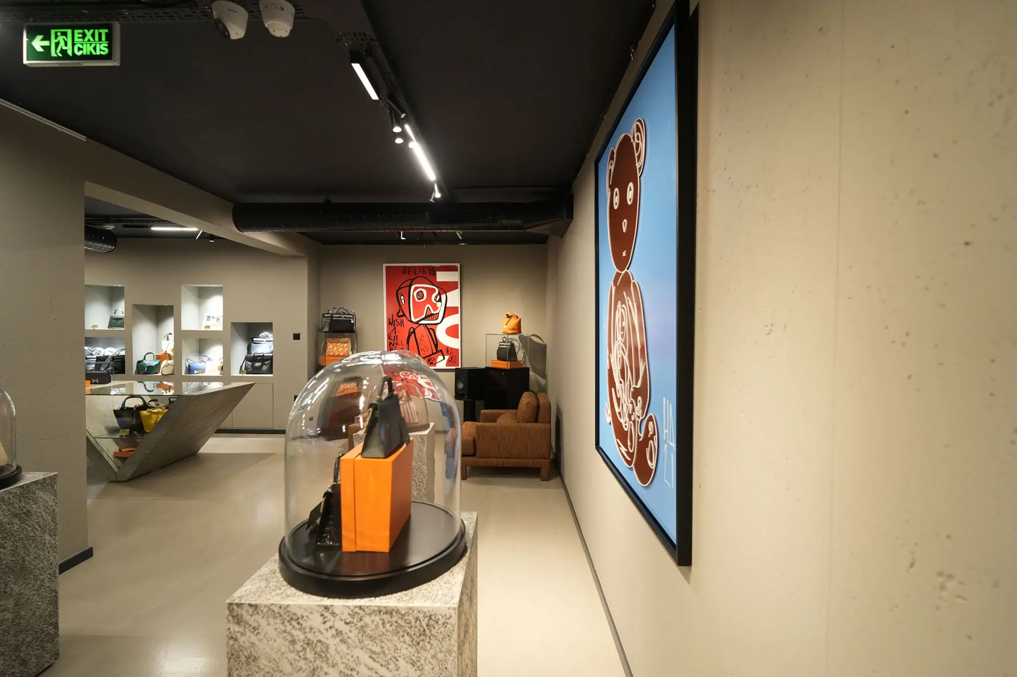 Artstone | Ersan Diamond Showroom Duvar Paneli Uygulaması.