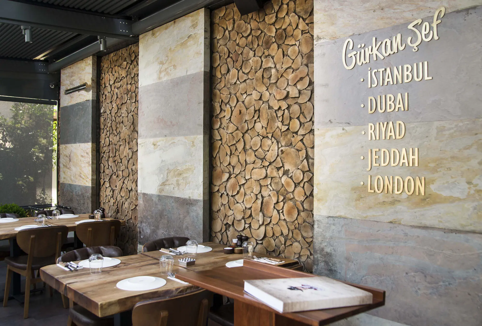 Artstone | Gürkan Şef Steakhouse Duvar Paneli Uygulaması.