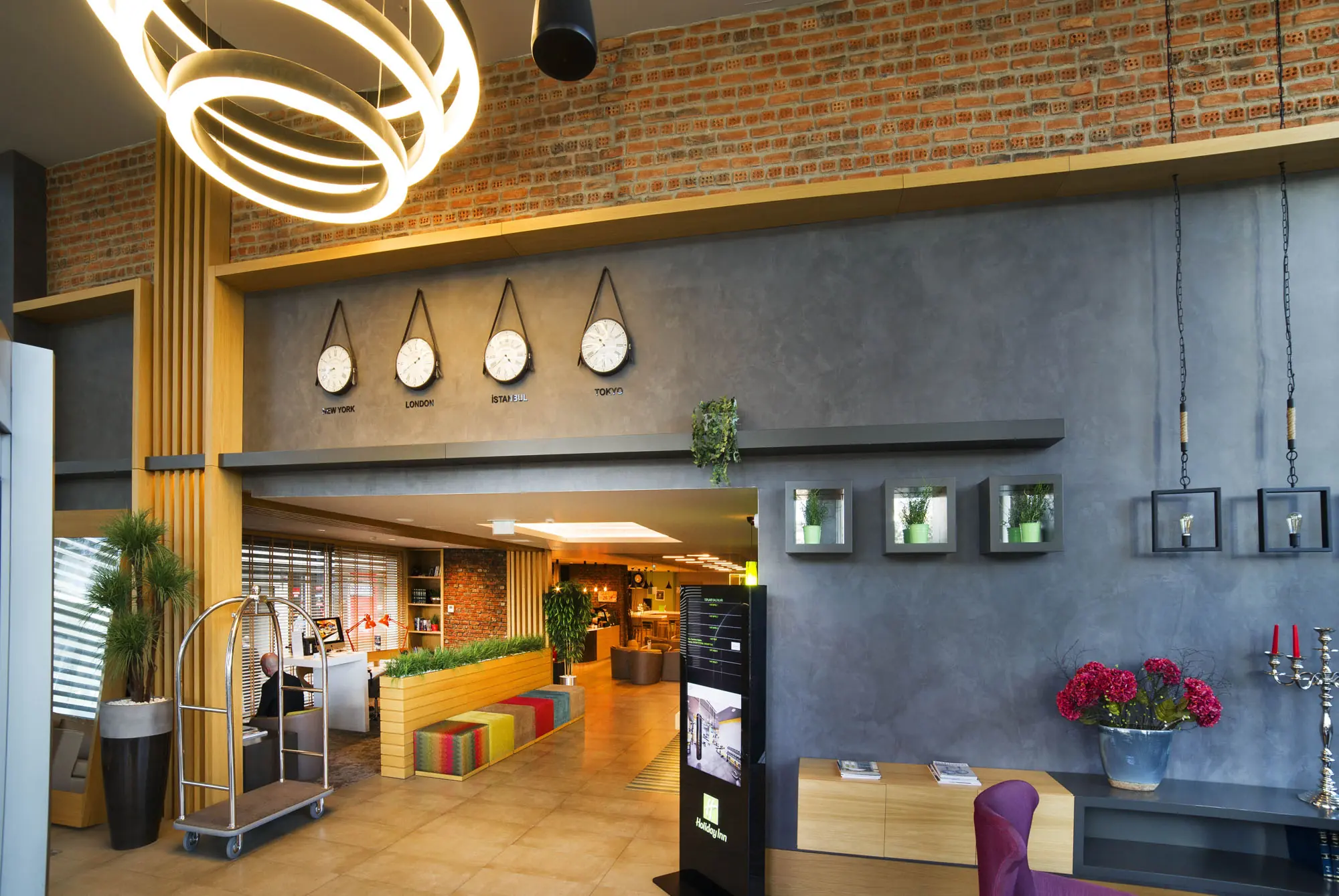 Artstone | Holiday Inn Hotel Duvar Paneli Uygulaması.