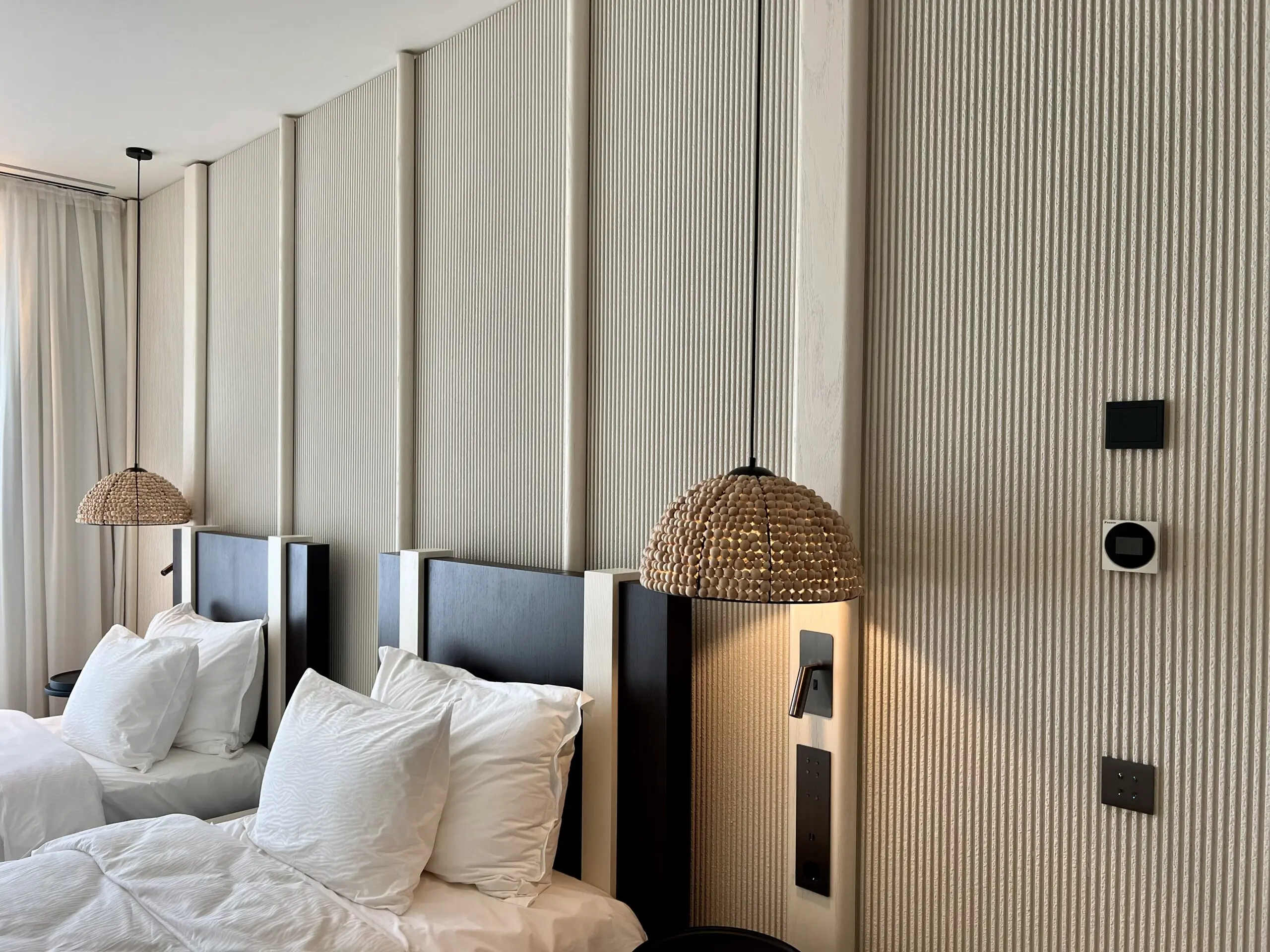 Artstone | Maxx Royal Bodrum lüks otel ve konaklama projesinde Artstone Arqitone Mist dekoratif duvar paneli uygulaması