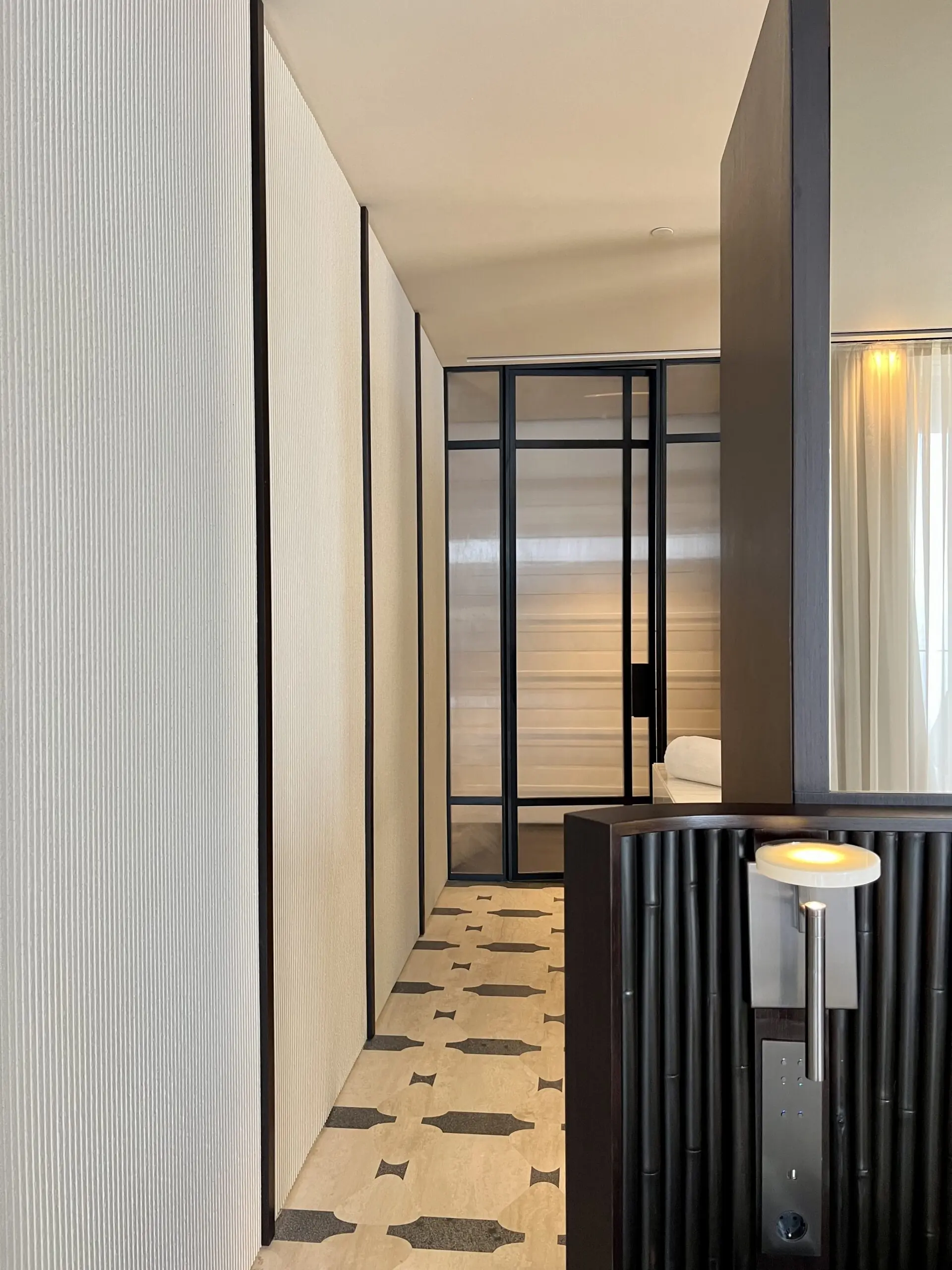 Artstone | Maxx Royal Bodrum lüks otel ve konaklama projesinde Artstone Arqitone Mist dekoratif duvar paneli uygulaması