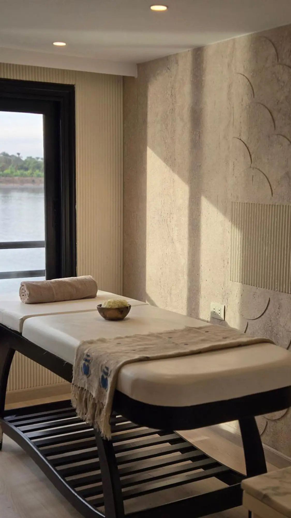 Artstone | Le Fayan II Cruise Ship Duvar Paneli Uygulaması.