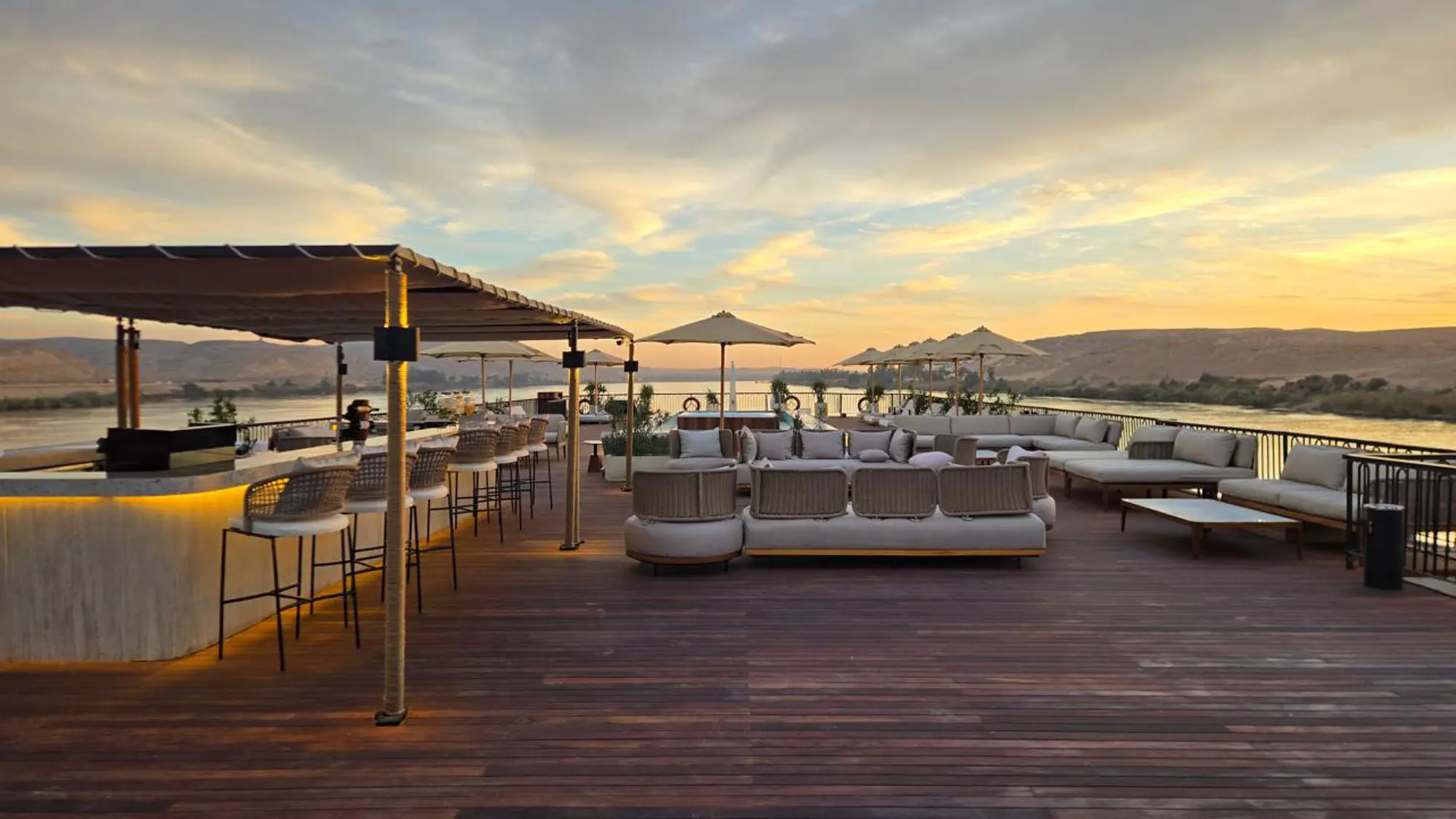Artstone | Le Fayan II Cruise Ship Duvar Paneli Uygulaması.