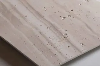 Artstone | Myra Travertine gözenekli doğal traverten dokulu duvar kaplama detayı