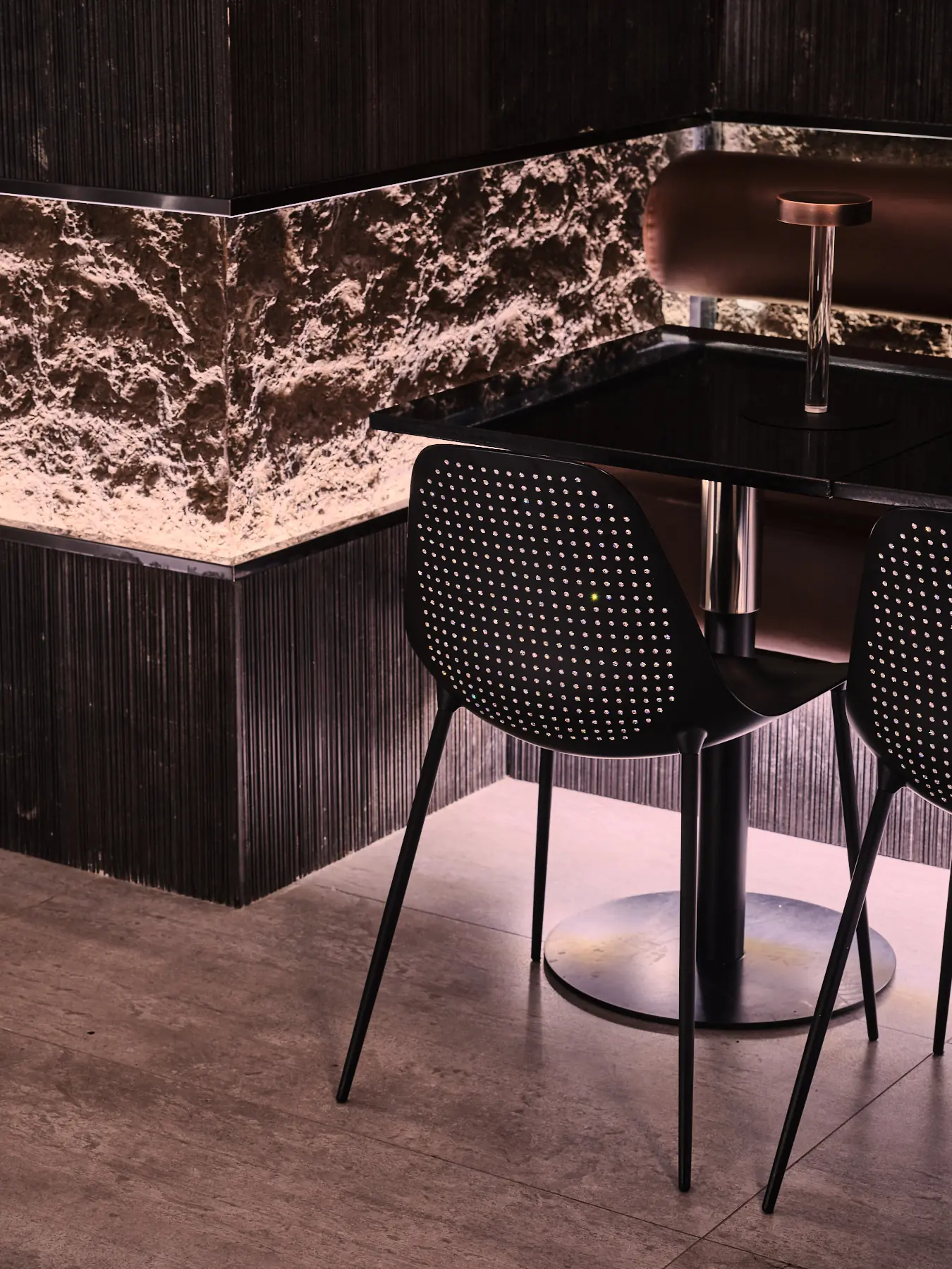 Artstone | Artstone decorative wall surfaces in the interior of MJ Restaurant Kuwait