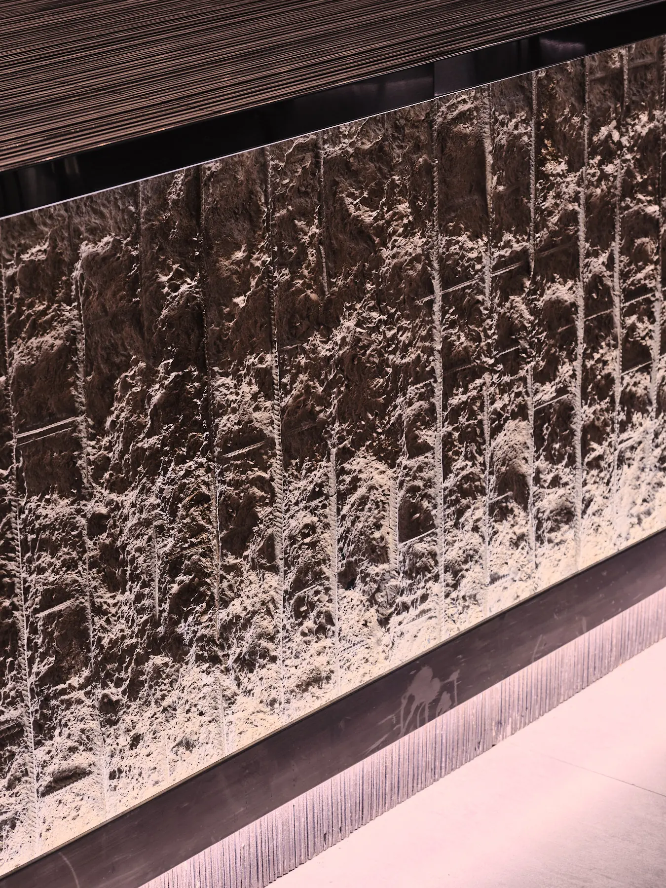 Artstone | Artstone decorative wall surfaces in the interior of MJ Restaurant Kuwait
